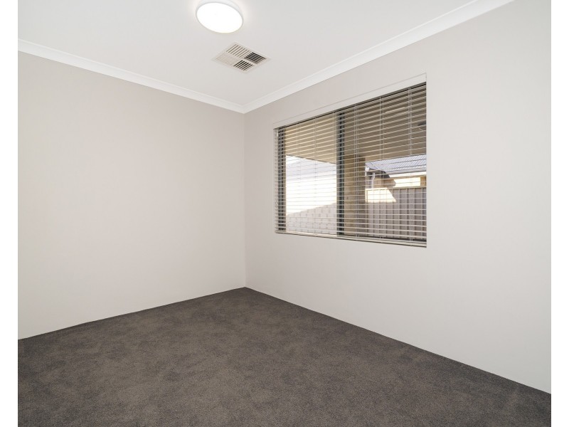 21 Pexton Drive, South Guildford WA 6055