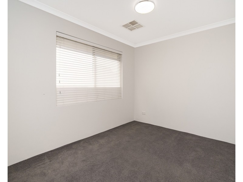 21 Pexton Drive, South Guildford WA 6055