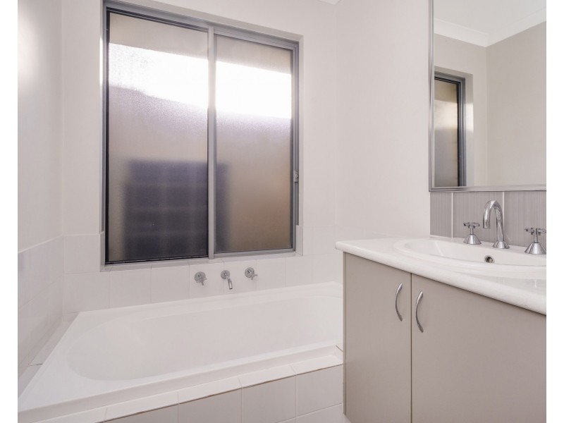 21 Pexton Drive, South Guildford WA 6055