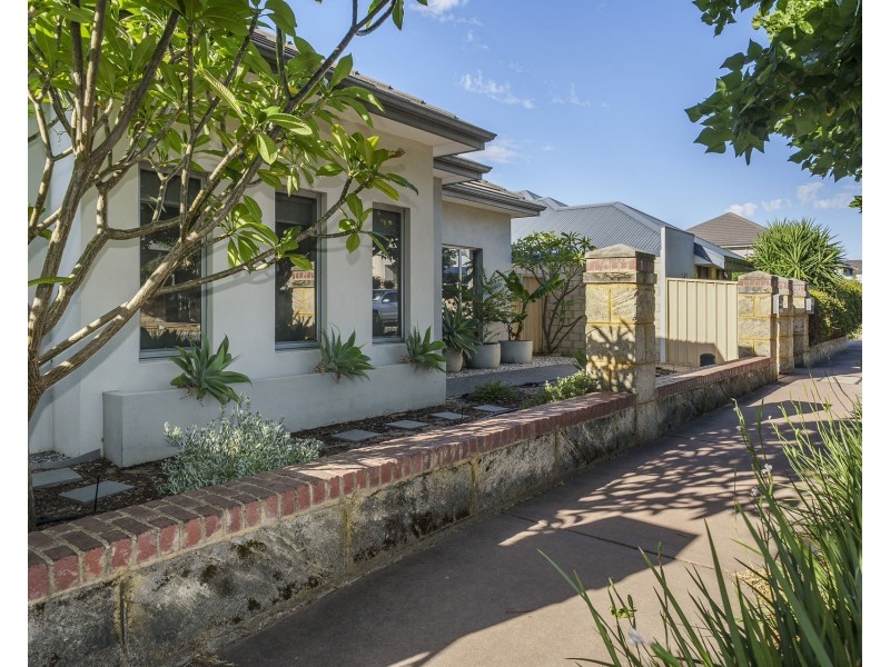 21 Pexton Drive, South Guildford WA 6055