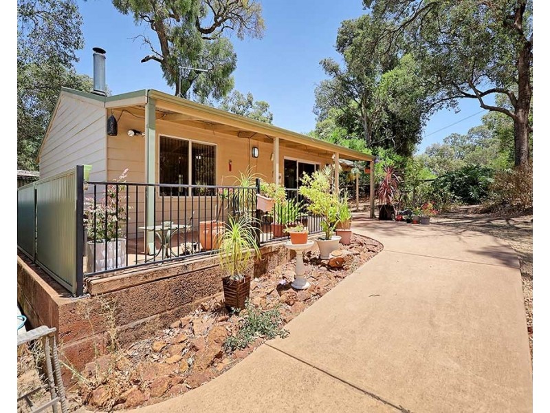 32 Kawina Road, Bickley WA 6076