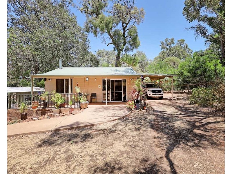 32 Kawina Road, Bickley WA 6076