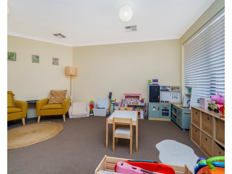6 Kunzea Close, Maida Vale WA 6057