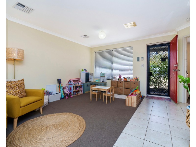 6 Kunzea Close, Maida Vale WA 6057
