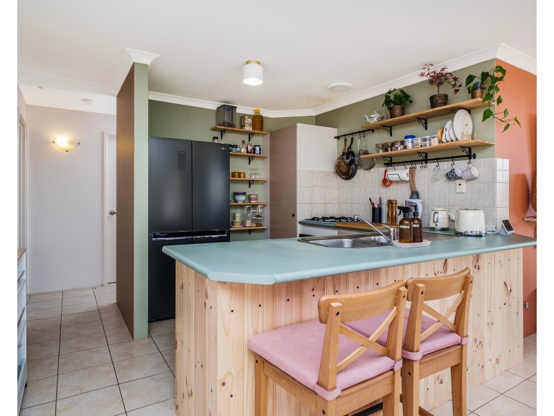 6 Kunzea Close, Maida Vale WA 6057