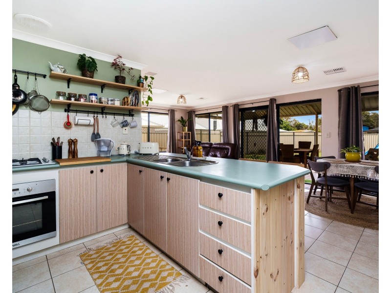 6 Kunzea Close, Maida Vale WA 6057