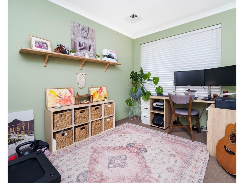 6 Kunzea Close, Maida Vale WA 6057