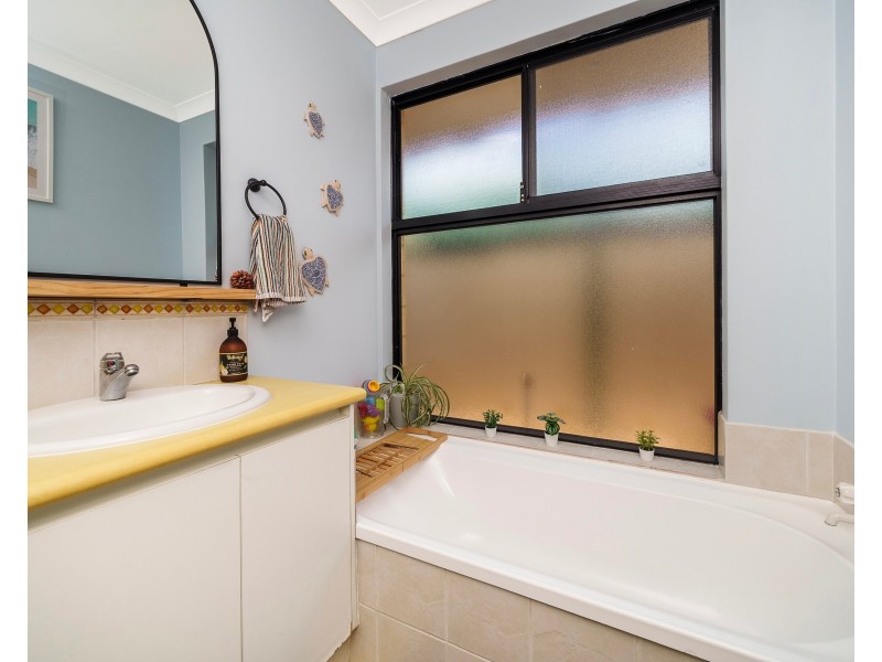 6 Kunzea Close, Maida Vale WA 6057