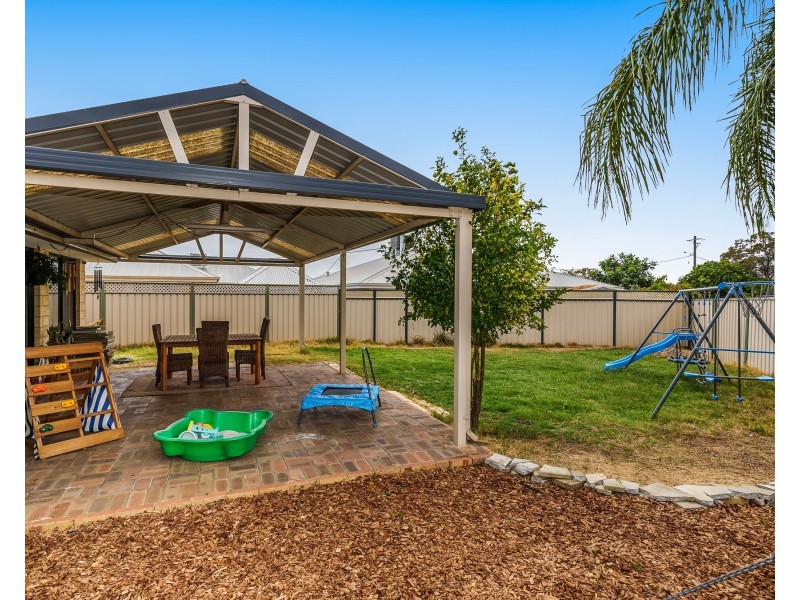 6 Kunzea Close, Maida Vale WA 6057