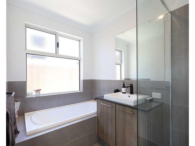 25 Pearce Avenue, Forrestfield WA 6058