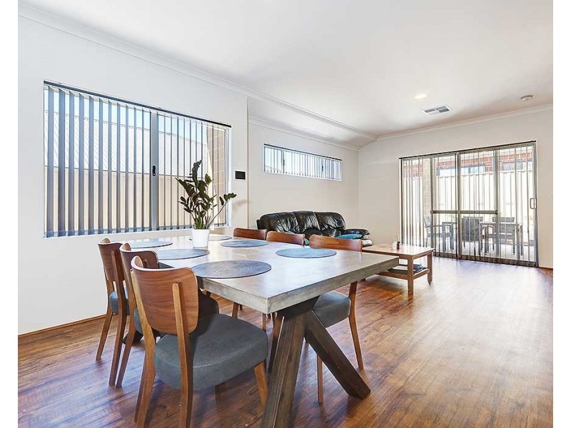 25 Pearce Avenue, Forrestfield WA 6058