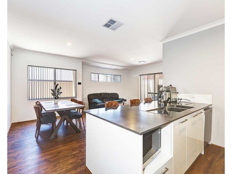 25 Pearce Avenue, Forrestfield WA 6058