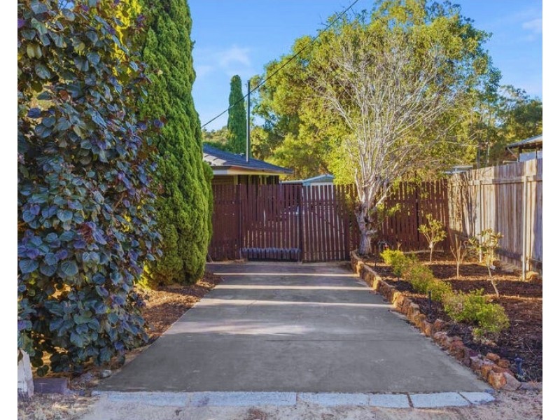 34 Heslop Road, Lesmurdie WA 6076