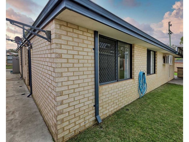 1 Myerson Crescent, Maida Vale WA 6057