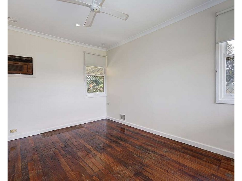 34 Hartfield Street, Queens Park WA 6107