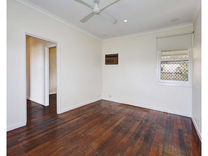 34 Hartfield Street, Queens Park WA 6107