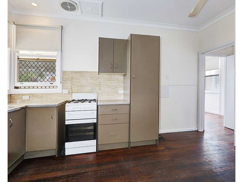 34 Hartfield Street, Queens Park WA 6107