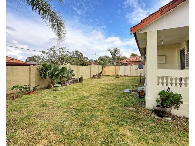 34 Hartfield Street, Queens Park WA 6107