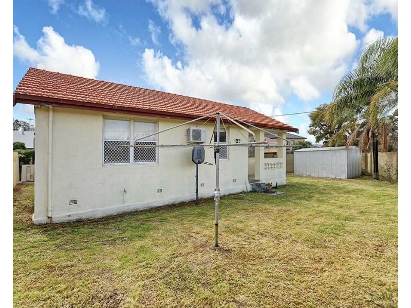 34 Hartfield Street, Queens Park WA 6107