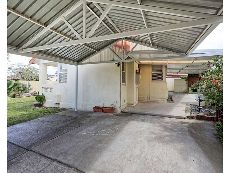 34 Hartfield Street, Queens Park WA 6107