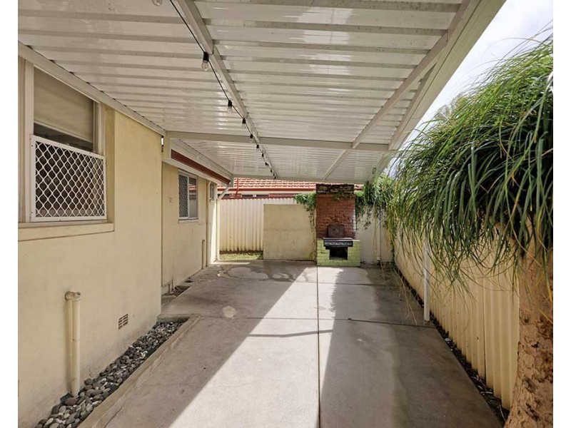 34 Hartfield Street, Queens Park WA 6107