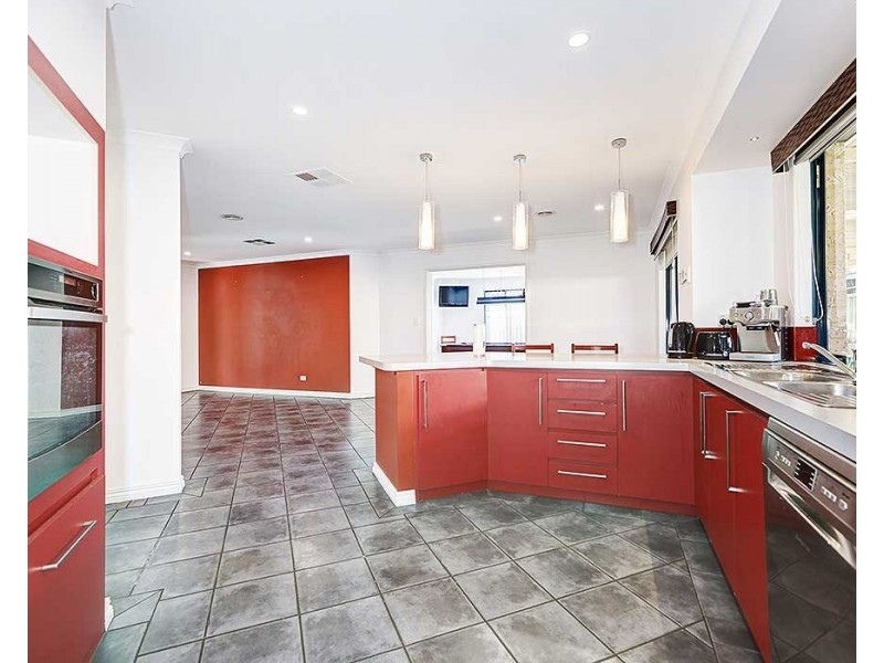 9 Fleet Circle, High Wycombe WA 6057