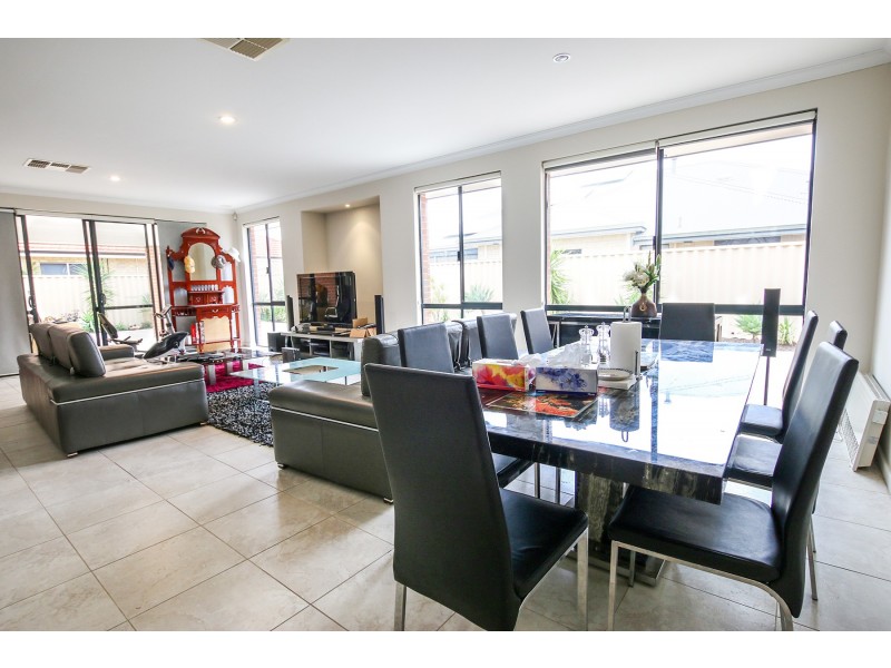 74 Harmony Avenue, Atwell WA 6164