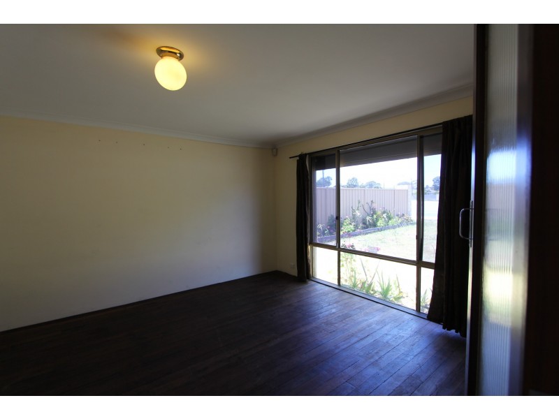 4 Seville Drive, Seville Grove WA 6112