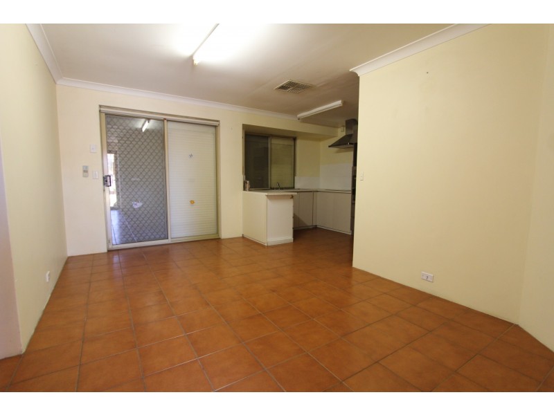 4 Seville Drive, Seville Grove WA 6112