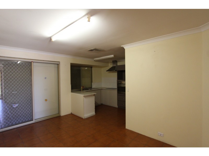 4 Seville Drive, Seville Grove WA 6112