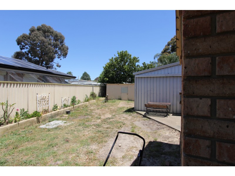 4 Seville Drive, Seville Grove WA 6112