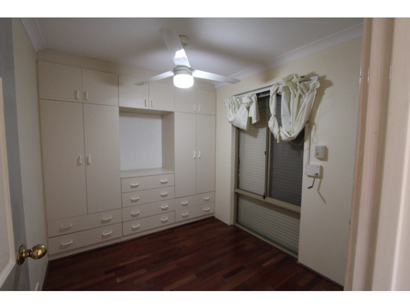 4 Seville Drive, Seville Grove WA 6112