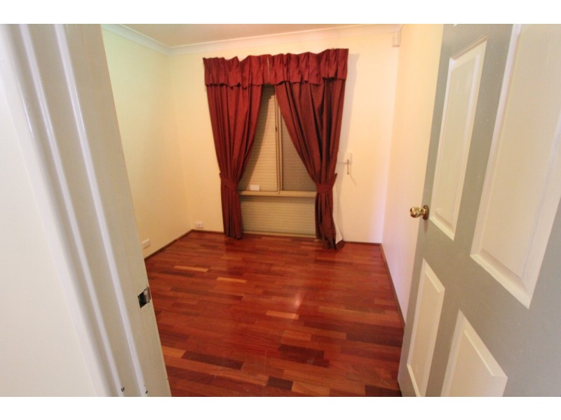 4 Seville Drive, Seville Grove WA 6112