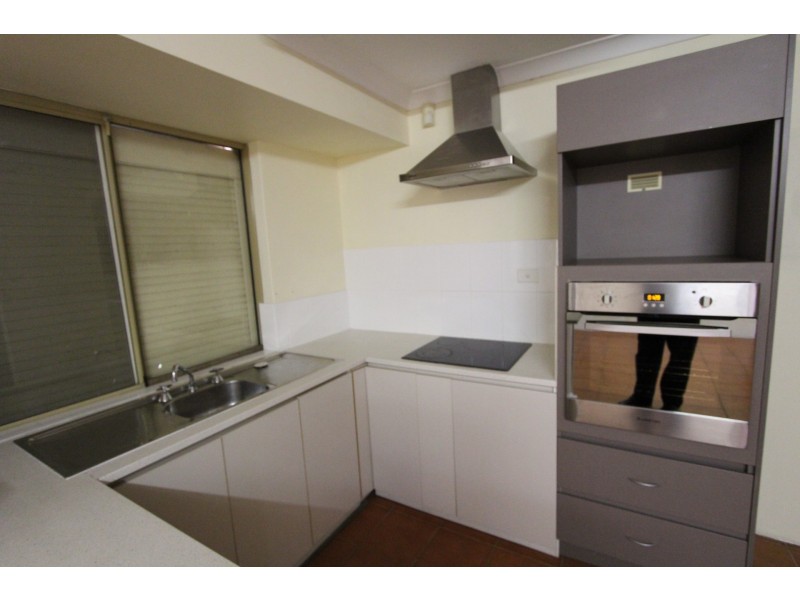 4 Seville Drive, Seville Grove WA 6112