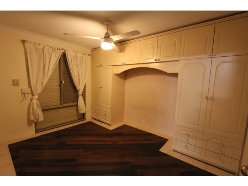 4 Seville Drive, Seville Grove WA 6112