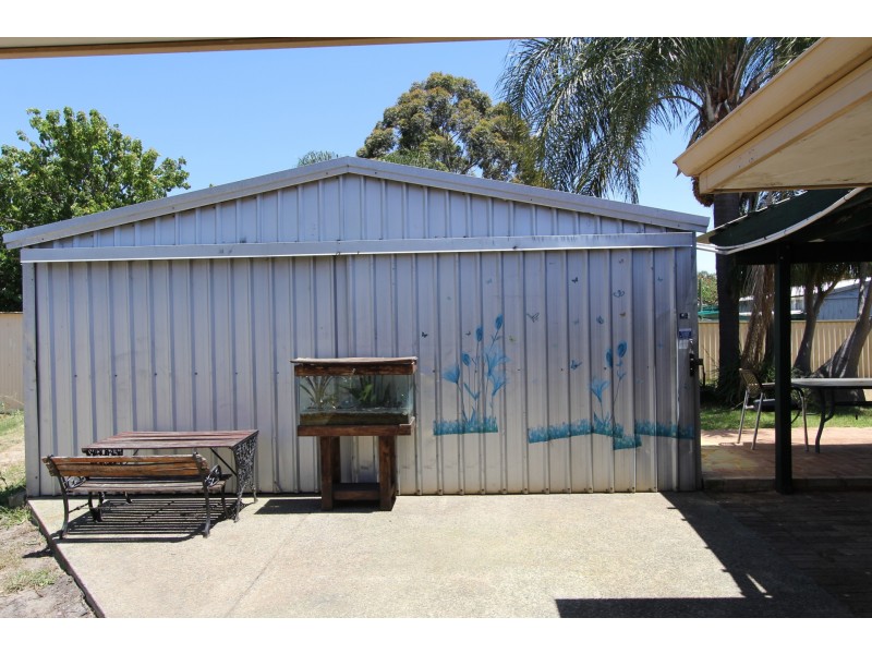 4 Seville Drive, Seville Grove WA 6112