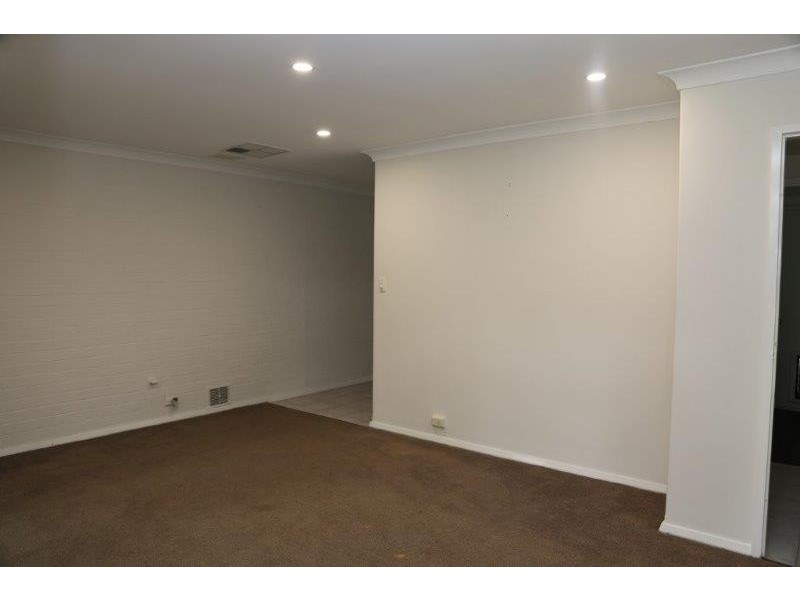 6 Jacobsen Way, Thornlie WA 6108