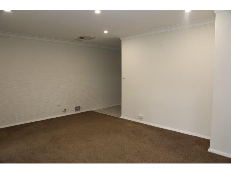 6 Jacobsen Way, Thornlie WA 6108