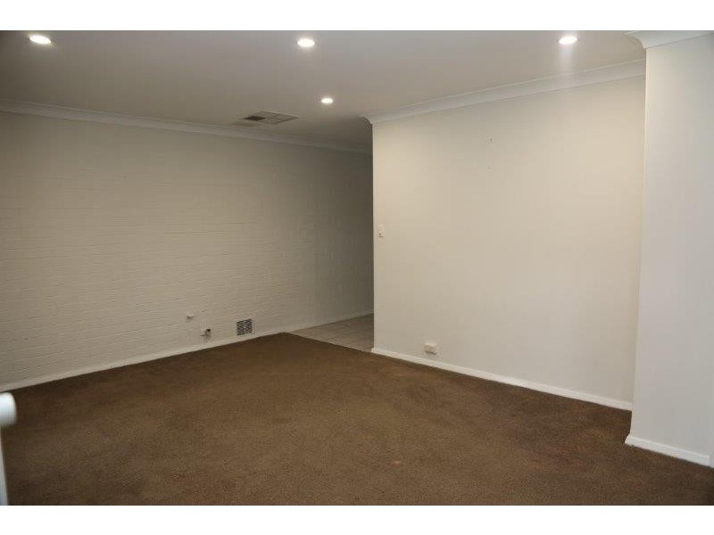 6 Jacobsen Way, Thornlie WA 6108