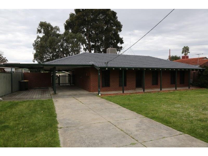 6 Jacobsen Way, Thornlie WA 6108