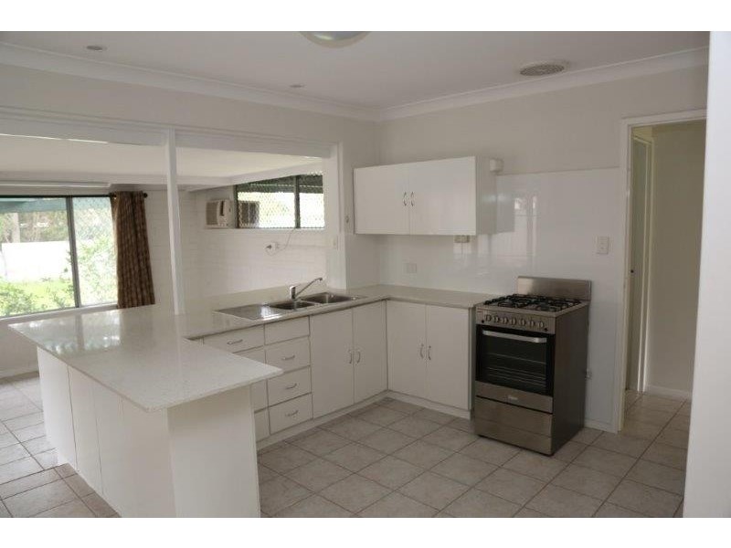 6 Jacobsen Way, Thornlie WA 6108
