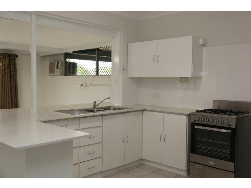 6 Jacobsen Way, Thornlie WA 6108