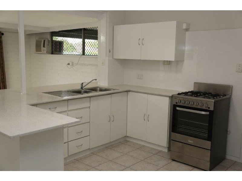 6 Jacobsen Way, Thornlie WA 6108