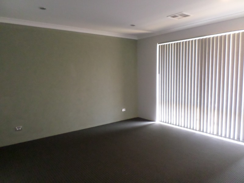 27 Kinsella Avenue, Byford WA 6122