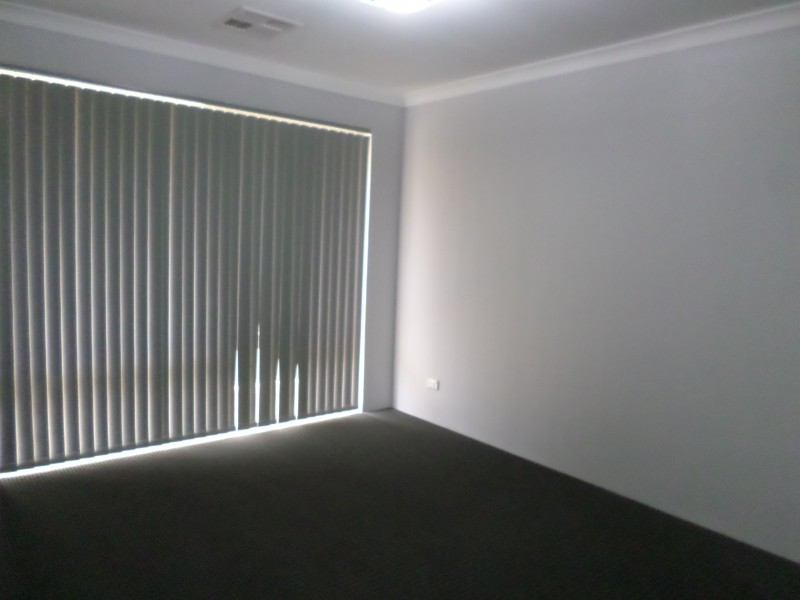 27 Kinsella Avenue, Byford WA 6122