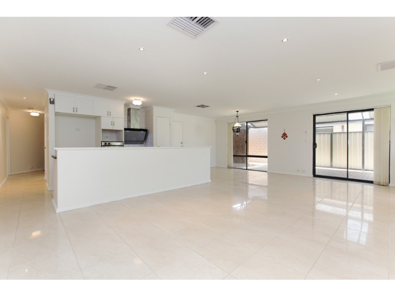 21 Minerva Loop, Success WA 6164