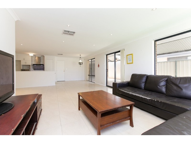 21 Minerva Loop, Success WA 6164