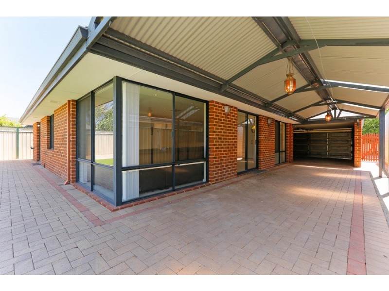 21 Minerva Loop, Success WA 6164