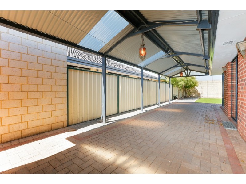 21 Minerva Loop, Success WA 6164