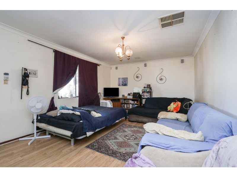 14 Cambell Road, Armadale WA 6112